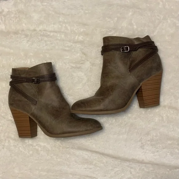 Sashanna Boots - Picture 3 of 5